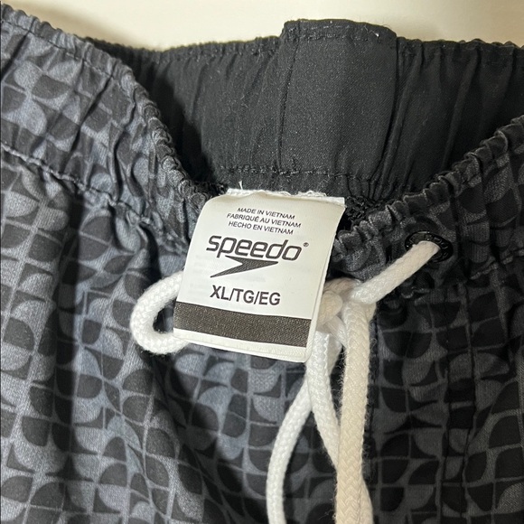 Speedo Men’s Black Grey Geometric Patterned Swim Shorts XL - Picture 2 of 8